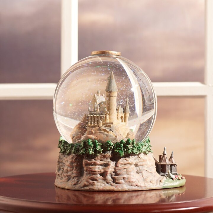 Wizarding World of Harry Potter Hogwarts Water Globe. harry potter christmas snow globe
